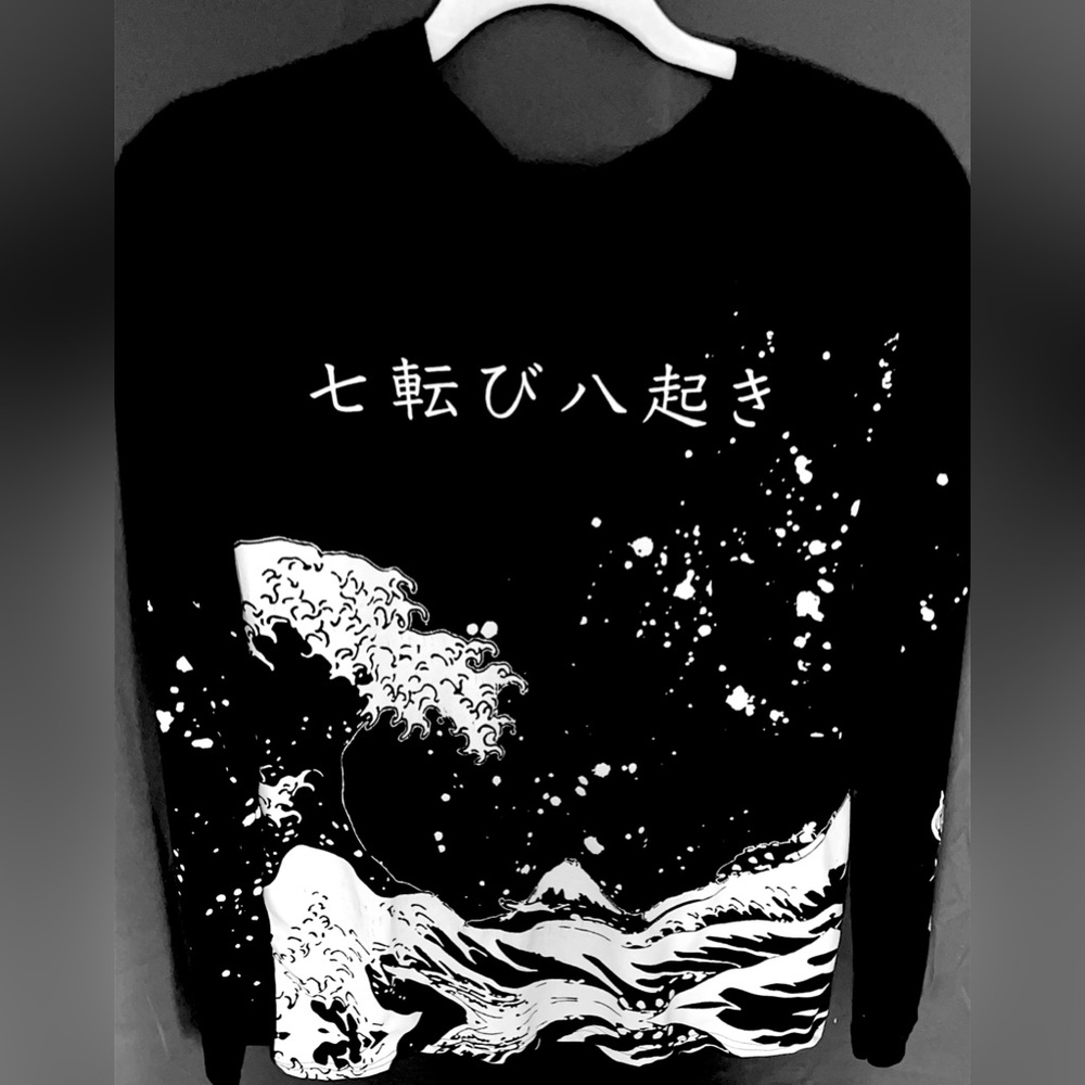 ( Size Meduim  ) 65% polyester / 35% cotton/ long sleeve t- shirt .
